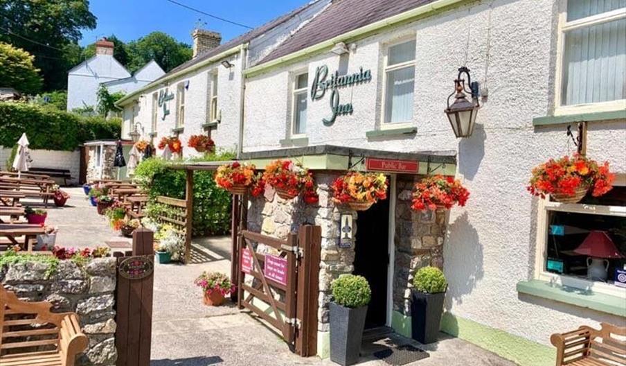 Britannia Inn exterior and entrance