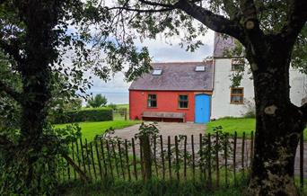 Ceiliog Bach exterior view and entrance