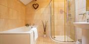 Cilhendre Fawr Farm Holiday Cottages bathroom