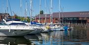 Cychod ym Marina Abertawe.